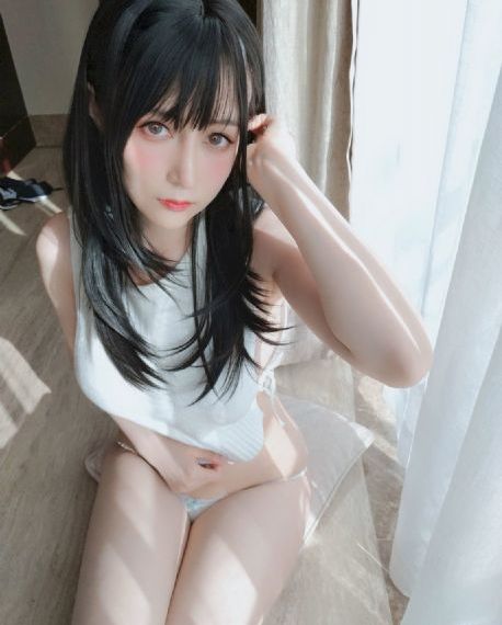 欧美亮丝臀图片_BD韩语BD在线观看